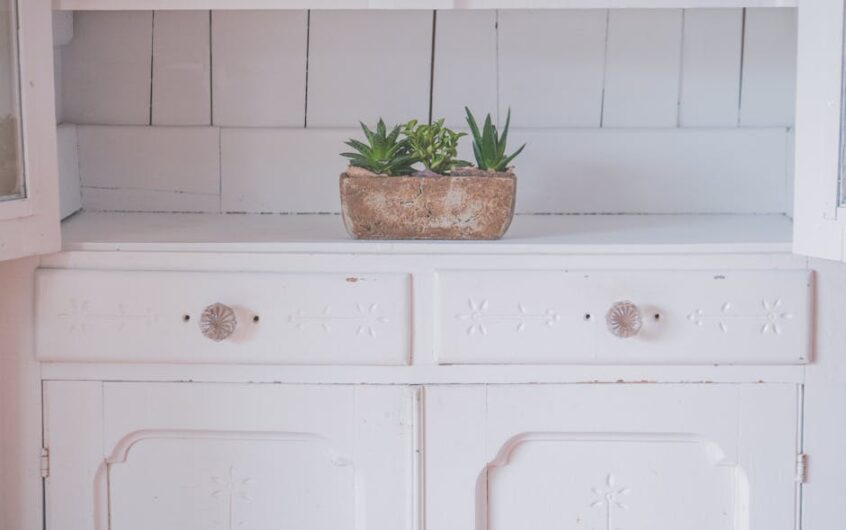 LED podszafkowe w kuchni: dobór, okablowanie i montaż krok po kroku