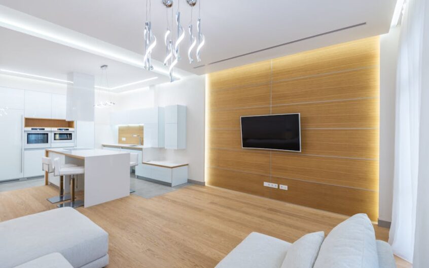 Sufit podwieszany z LED w mieszkaniu: projekt, ruszt, wygłuszenie i montaż krok po kroku