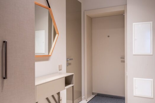 Pawlacz w przedpokoju: projekt, kotwienie i fronty krok po kroku